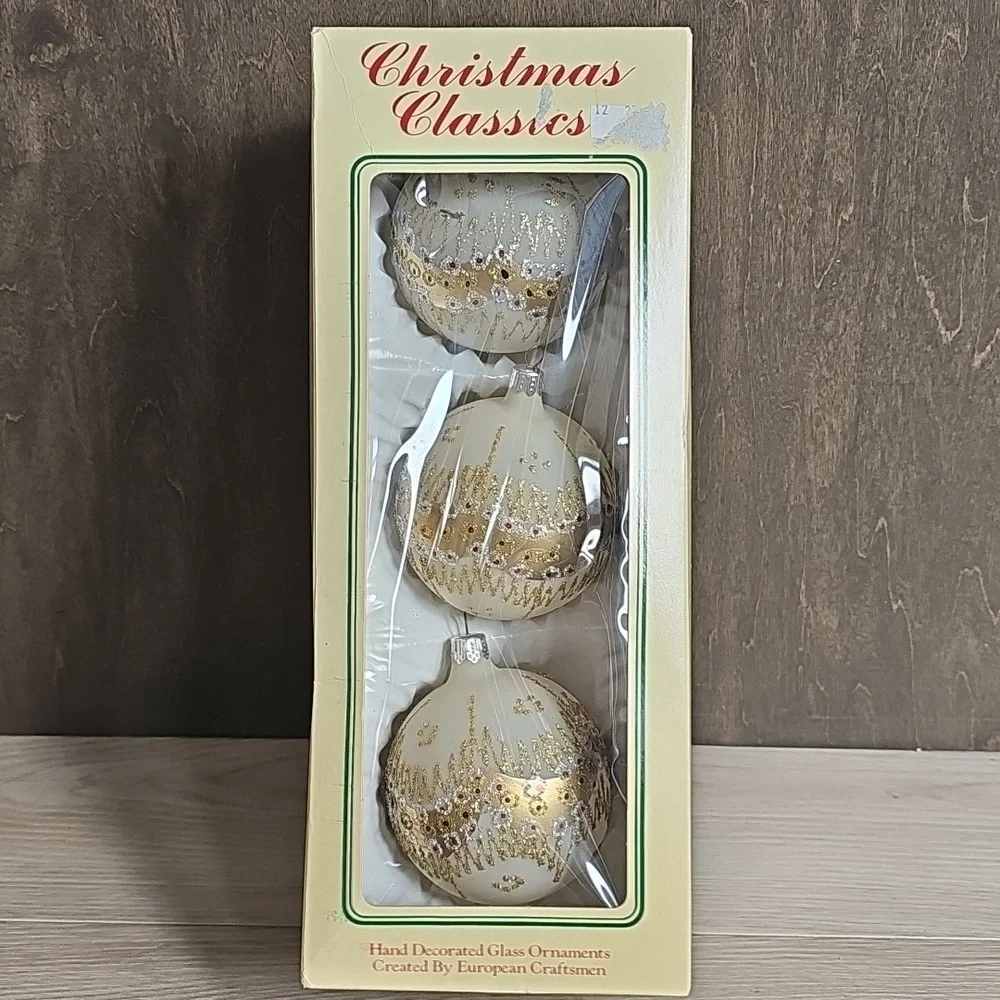 Vintage Christmas Classics Set Of 3 Glass Lrg Round White Ornaments - Picture 1 of 16